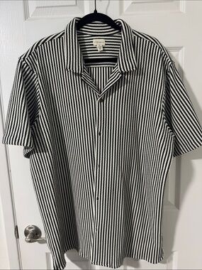 Lightweight Black & White Striped Short-Sleeve Button-Down Shirt